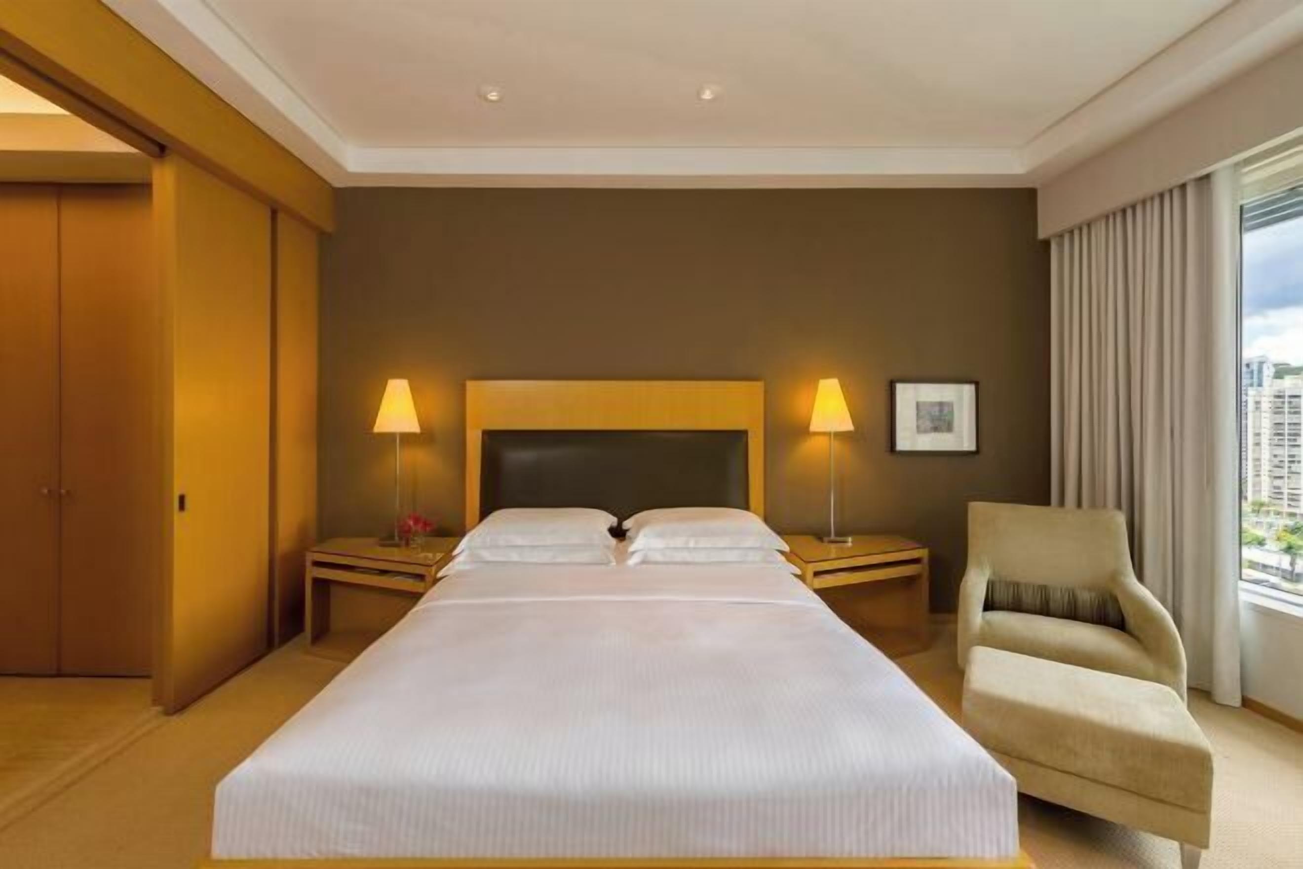 Egyptian cotton sheets, premium bedding, minibar, in-room safe