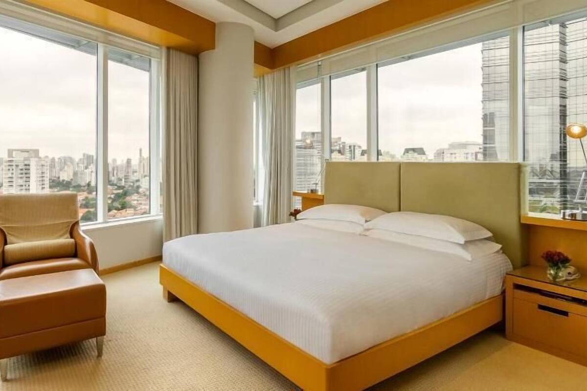 Egyptian cotton sheets, premium bedding, minibar, in-room safe