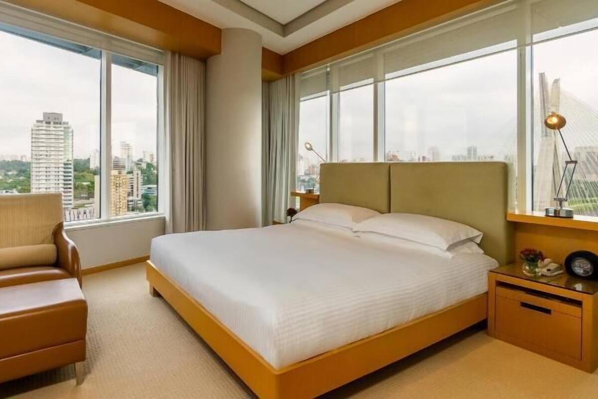 Egyptian cotton sheets, premium bedding, minibar, in-room safe