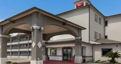 Red Roof Inn Plus+ Galveston - Beachfront