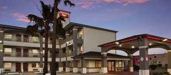 Red Roof Inn Plus+ Galveston - Beachfront