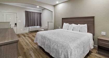 Red Roof Inn Plus+ Galveston - Beachfront