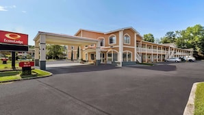 A two-story hotel with a covered entrance and a parking lot. - Econo Lodge St. George (St. George)