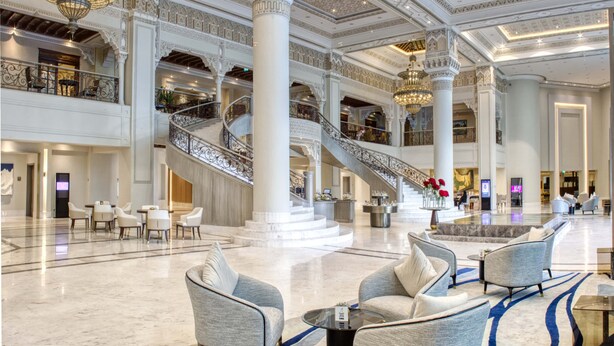 A spacious lobby with a grand staircase, marble flooring, and elegant seating areas. - Al Ahsa InterContinental by IHG (Al-Hofuf)