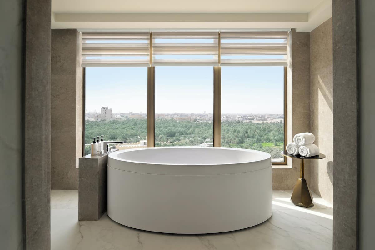 Royal Suite | Bathroom | Free toiletries, hair dryer, bathrobes, bidet