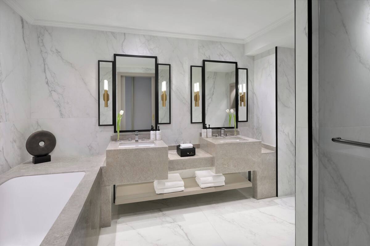 Suite presidencial | Baño | Amenidades de baño gratuitas, secadora de cabello, batas, bidet