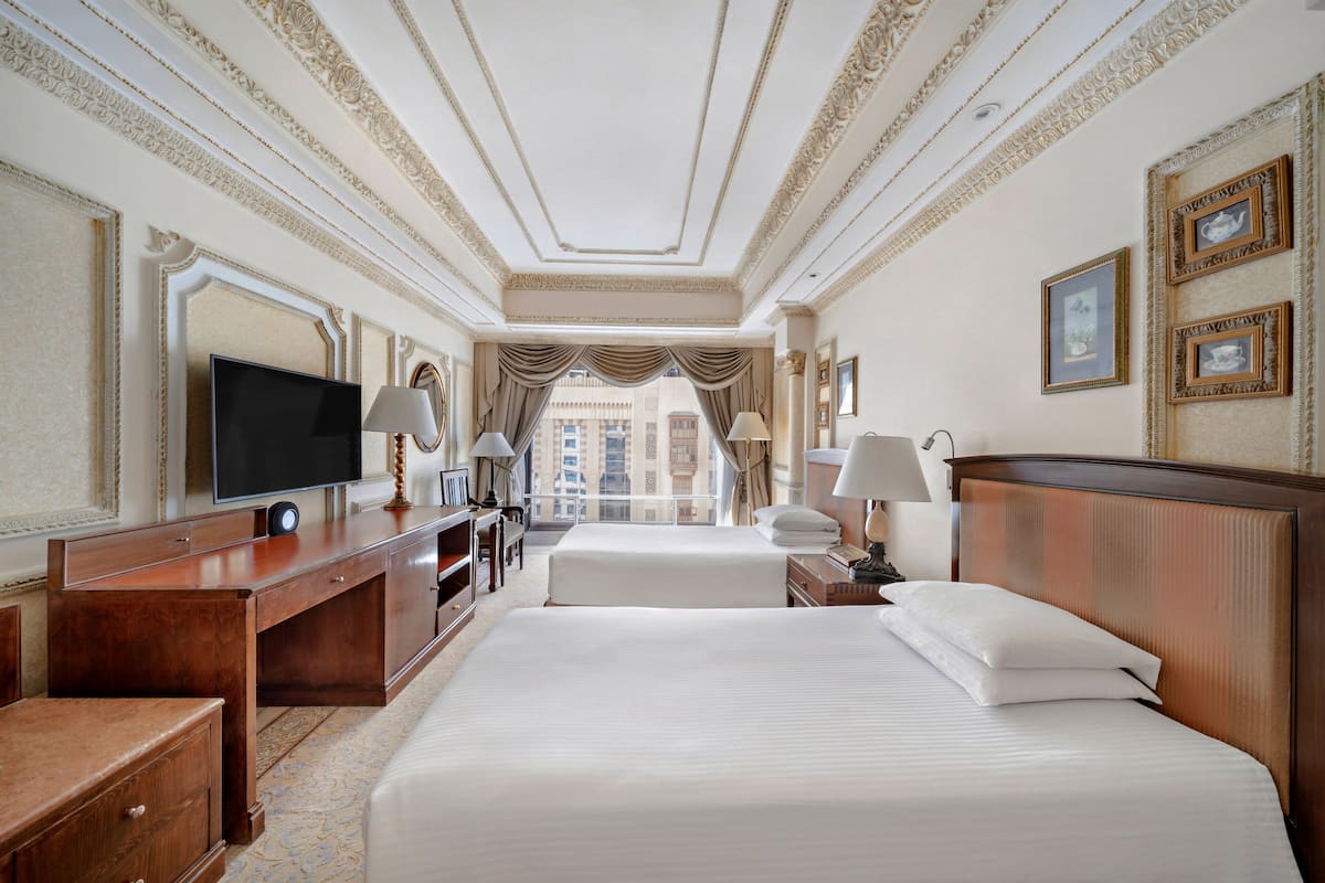 1 bedroom, Egyptian cotton sheets, premium bedding, down comforters
