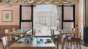 2 restaurants; breakfast, lunch, and dinner served - Intercontinental Dar Al Tawhid Makkah by IHG (Makkah)
