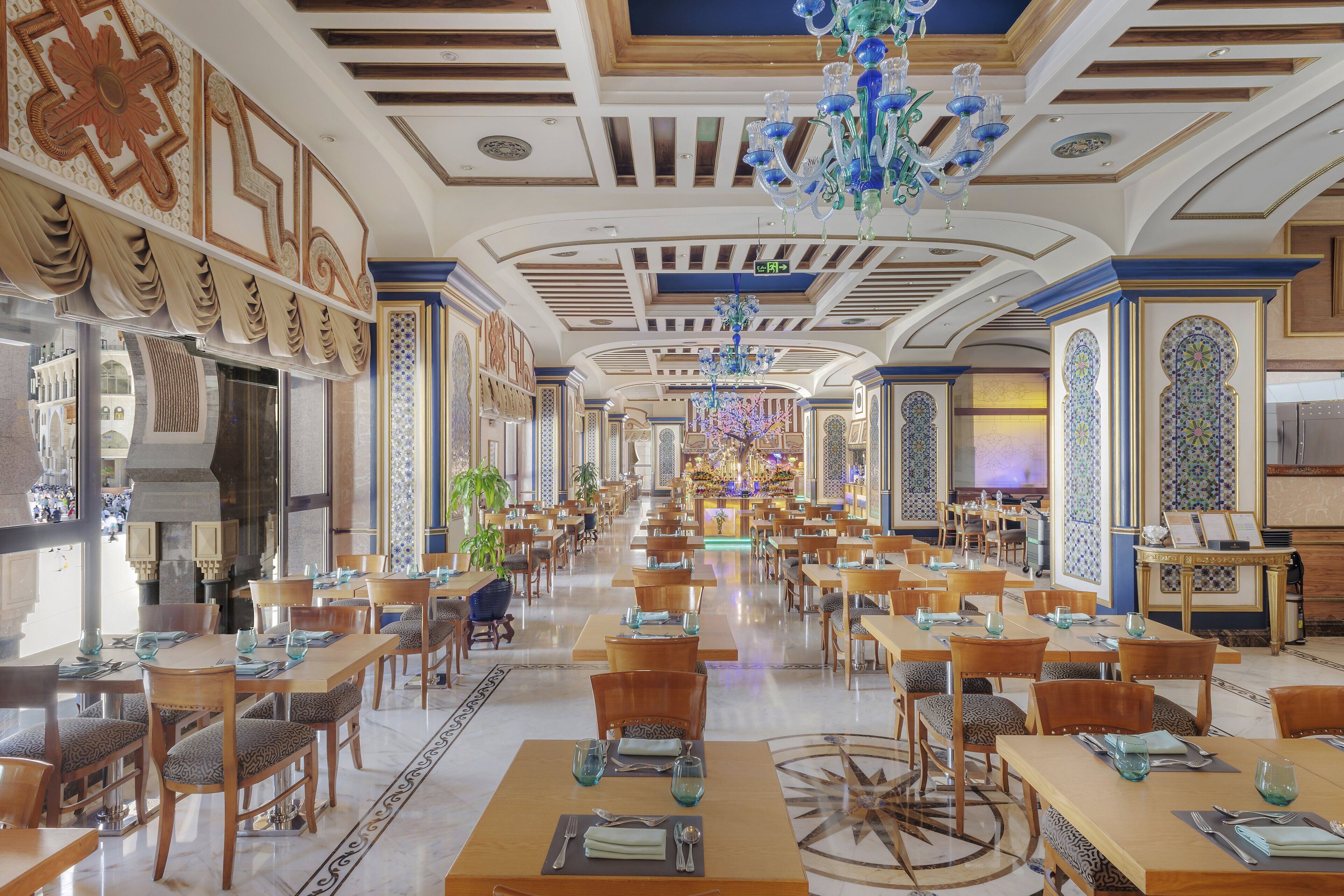 2 restaurantes; se sirven desayunos 