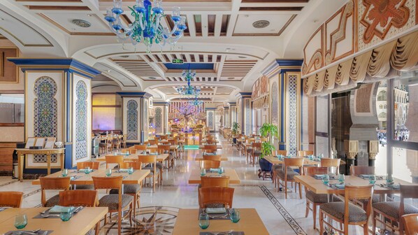 Café da manhã com buffet todos os dias (SAR 140 por pessoa) 