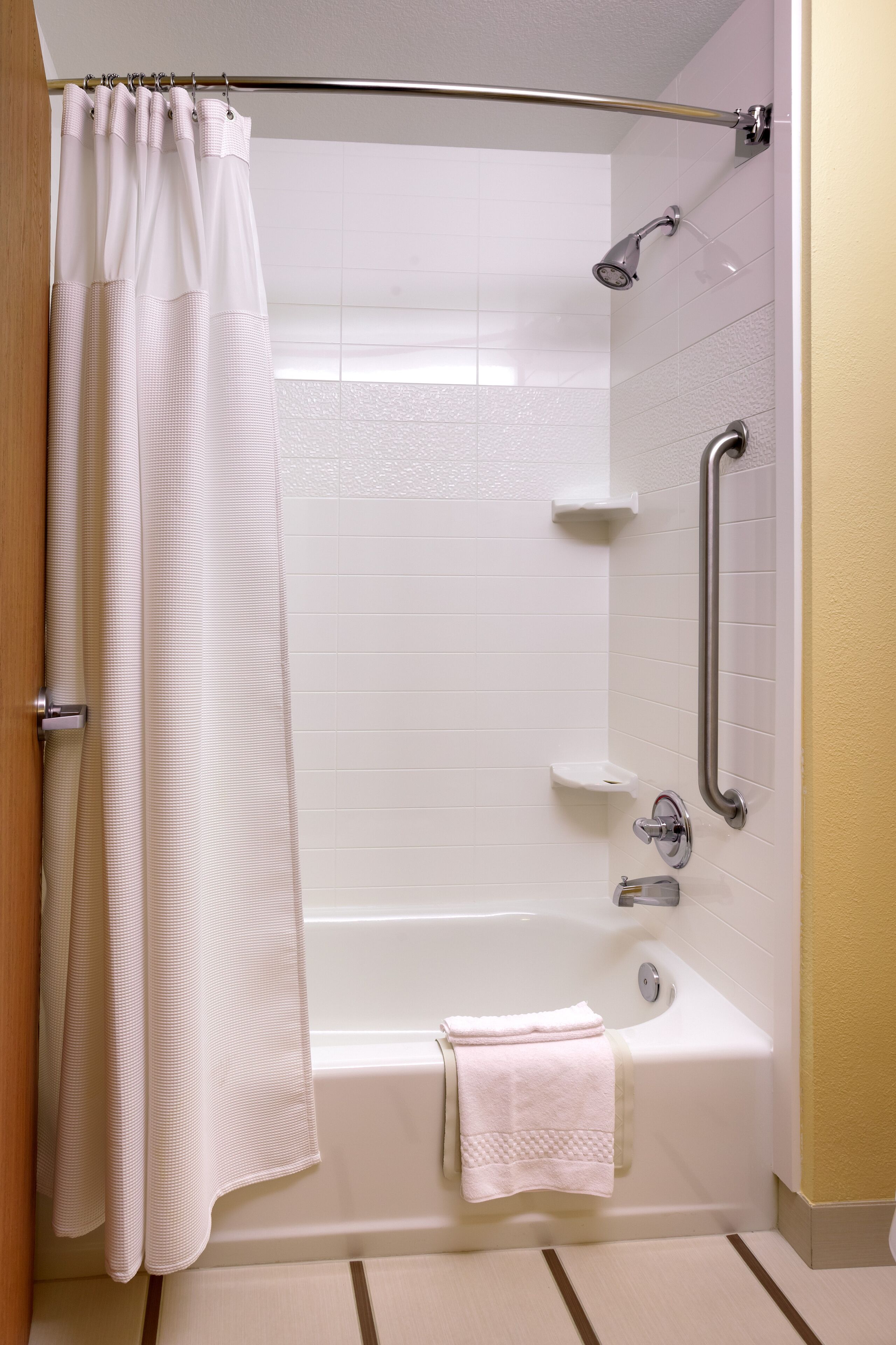 combined shower/bathtub, free toiletries, hair dryer, towels