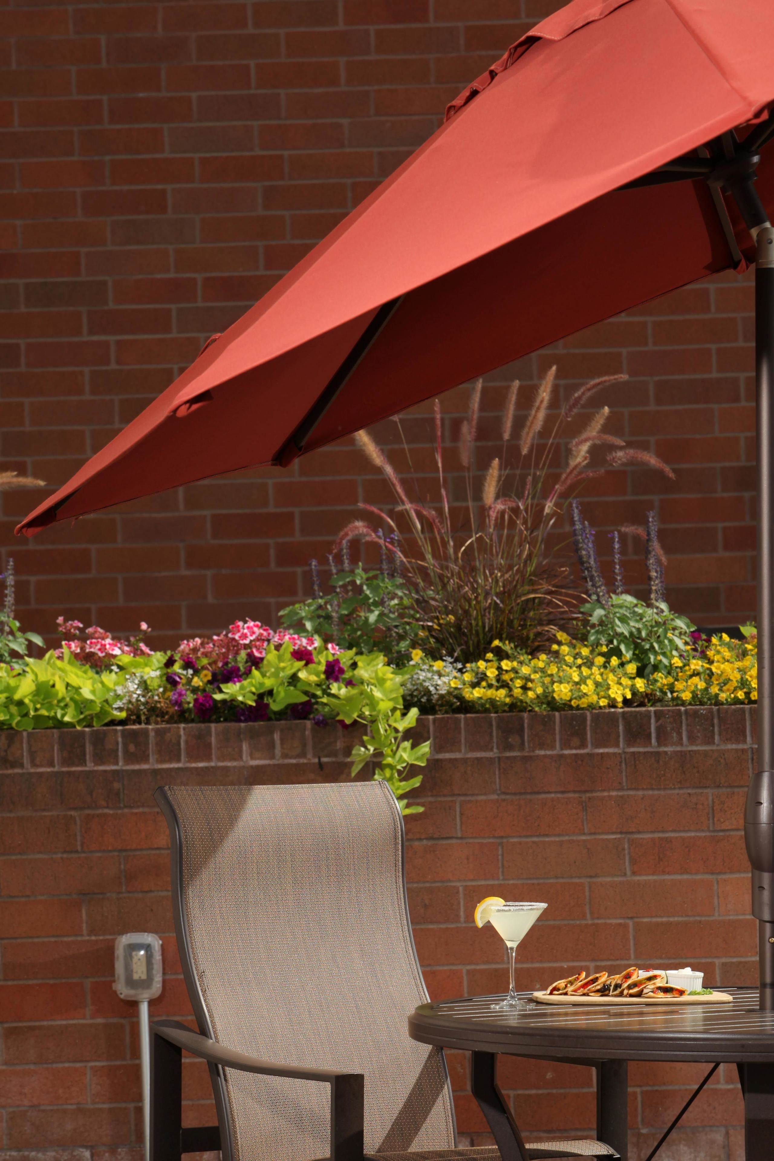 breakfast, lunch, dinner served; american cuisine