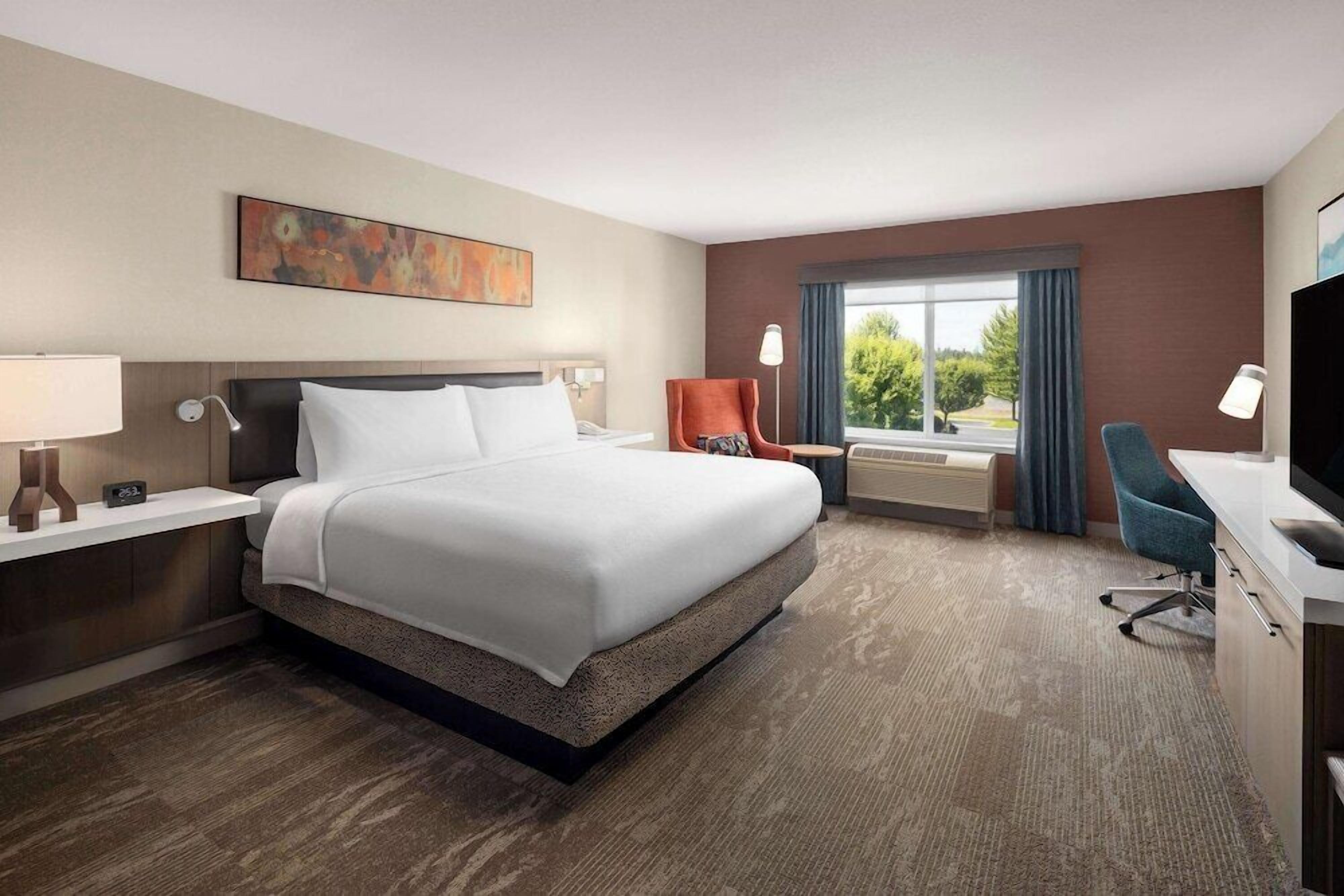 In-room safe, desk, laptop workspace, iron/ironing board