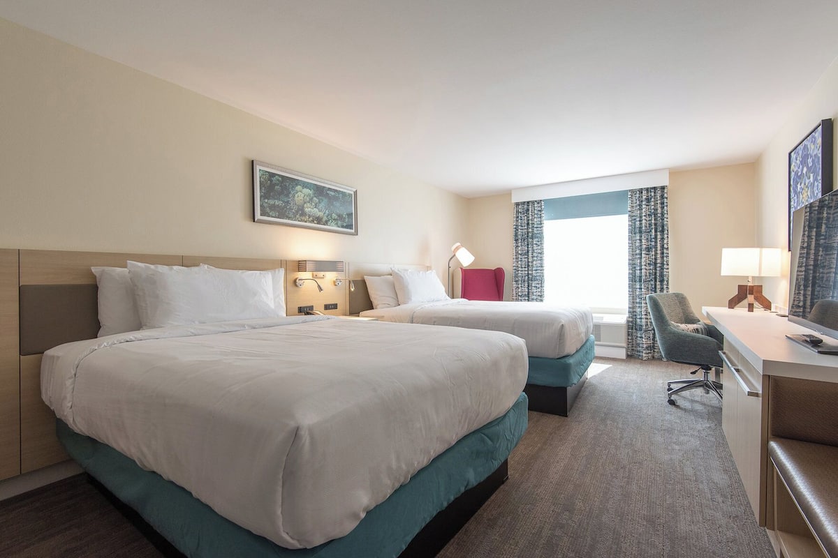 Iron/ironing board, WiFi (free), alarm clocks, bed sheets