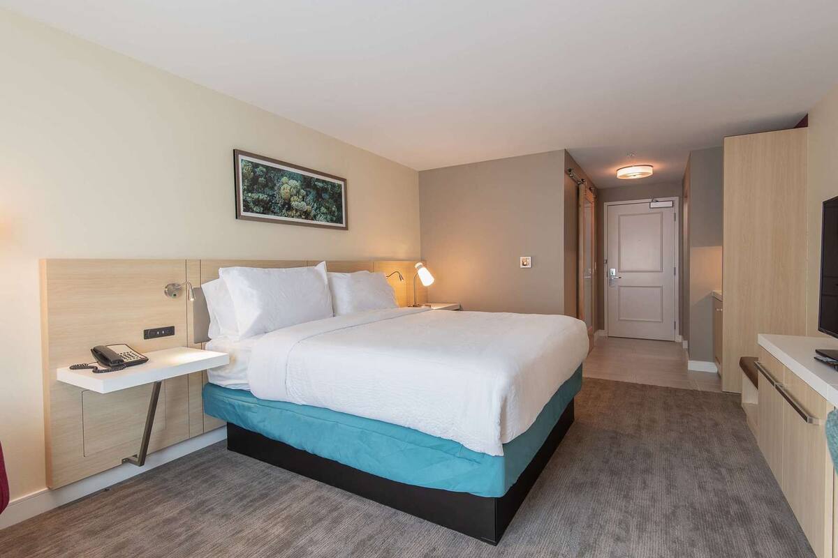 Iron/ironing board, WiFi (free), alarm clocks, bed sheets