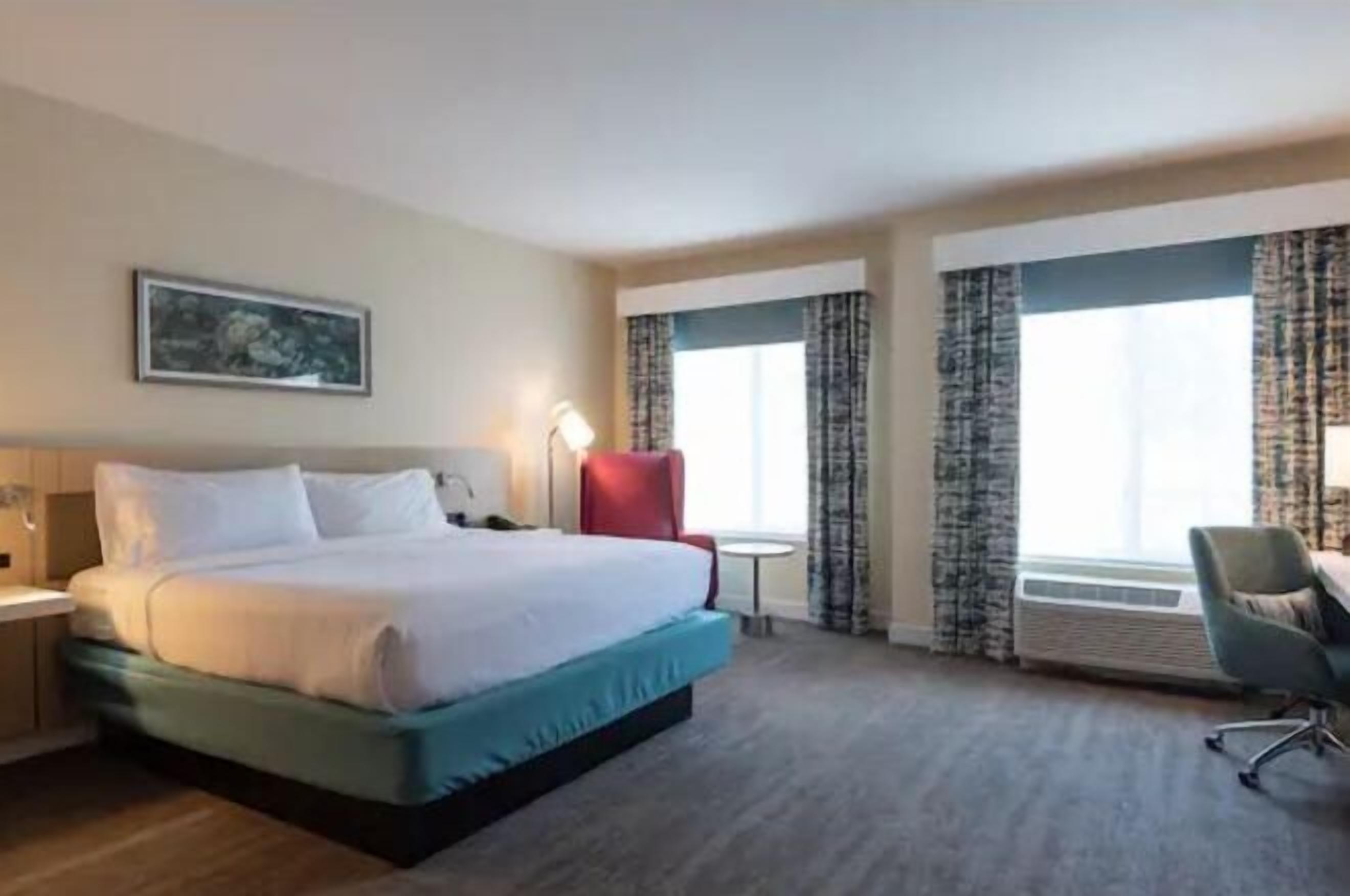 Iron/ironing board, free WiFi, bed sheets, alarm clocks