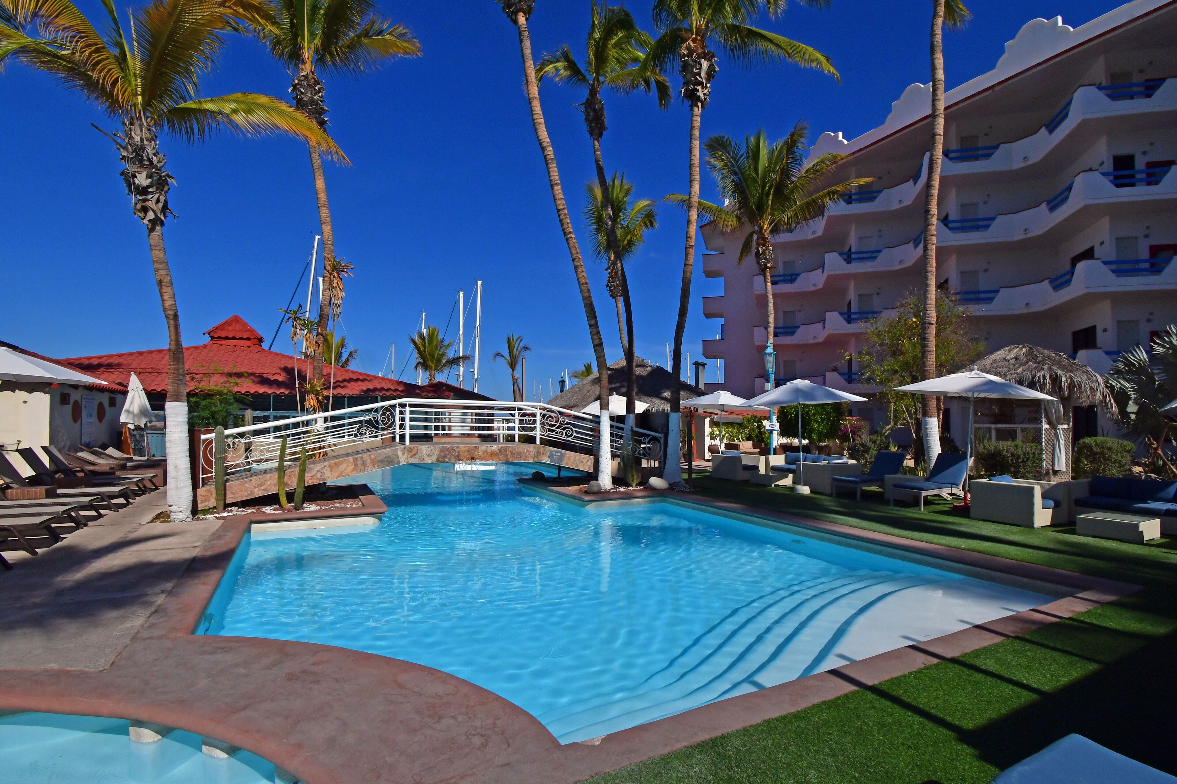 Outdoor pool, pool umbrellas, sun loungers