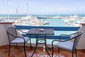 Suite – deluxe, 1 kingsize-seng | Sengetøy av topp kvalitet, dundyner og senger med Select Comfort-madrass