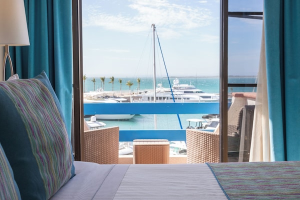 Deluxe Suite, 1 King Bed | Premium bedding, down comforters, Select Comfort beds, in-room safe