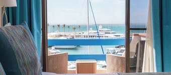 The Westmarine Waterfront Hotel