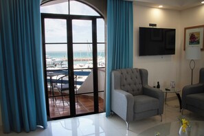 Deluxe Suite | 1 bedroom, premium bedding, down comforters, Select Comfort beds