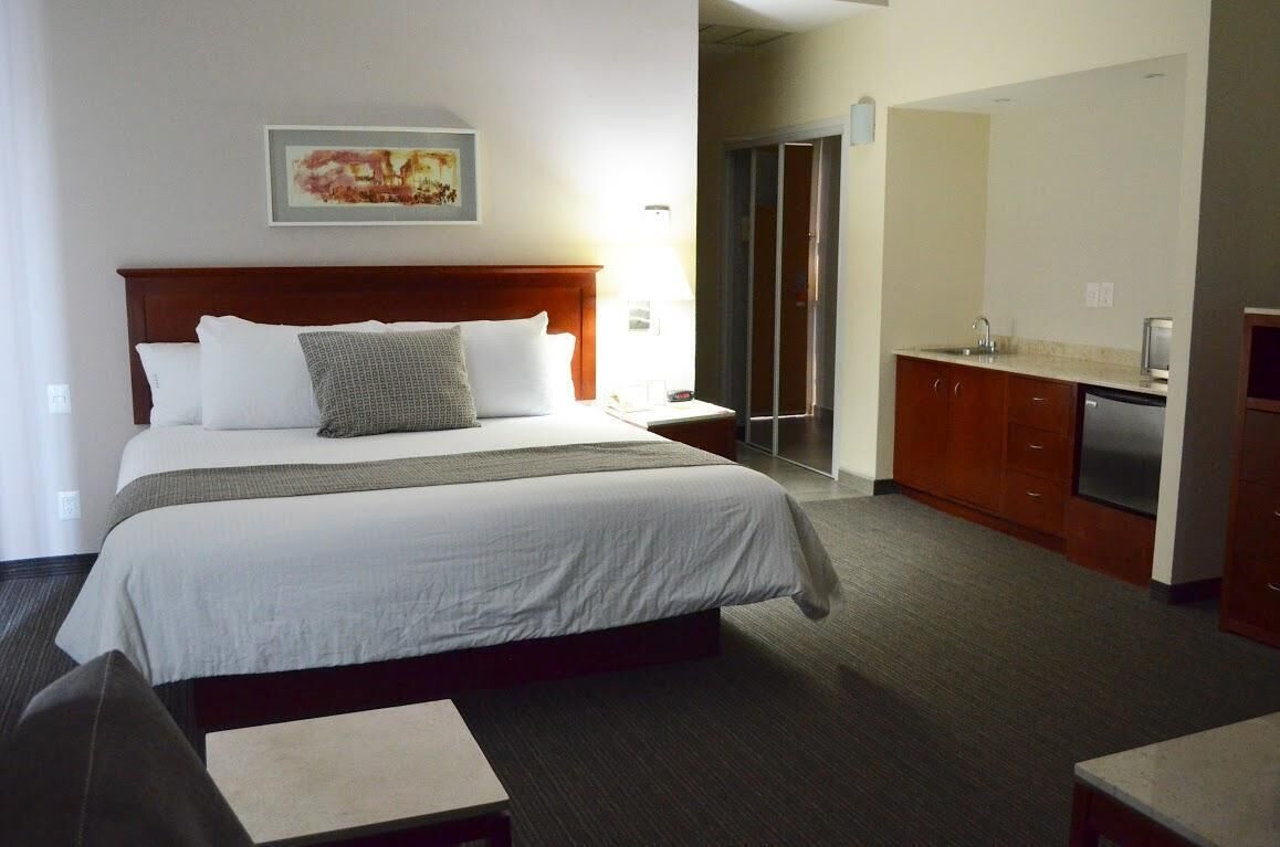 Premium bedding, down duvets, minibar, in-room safe