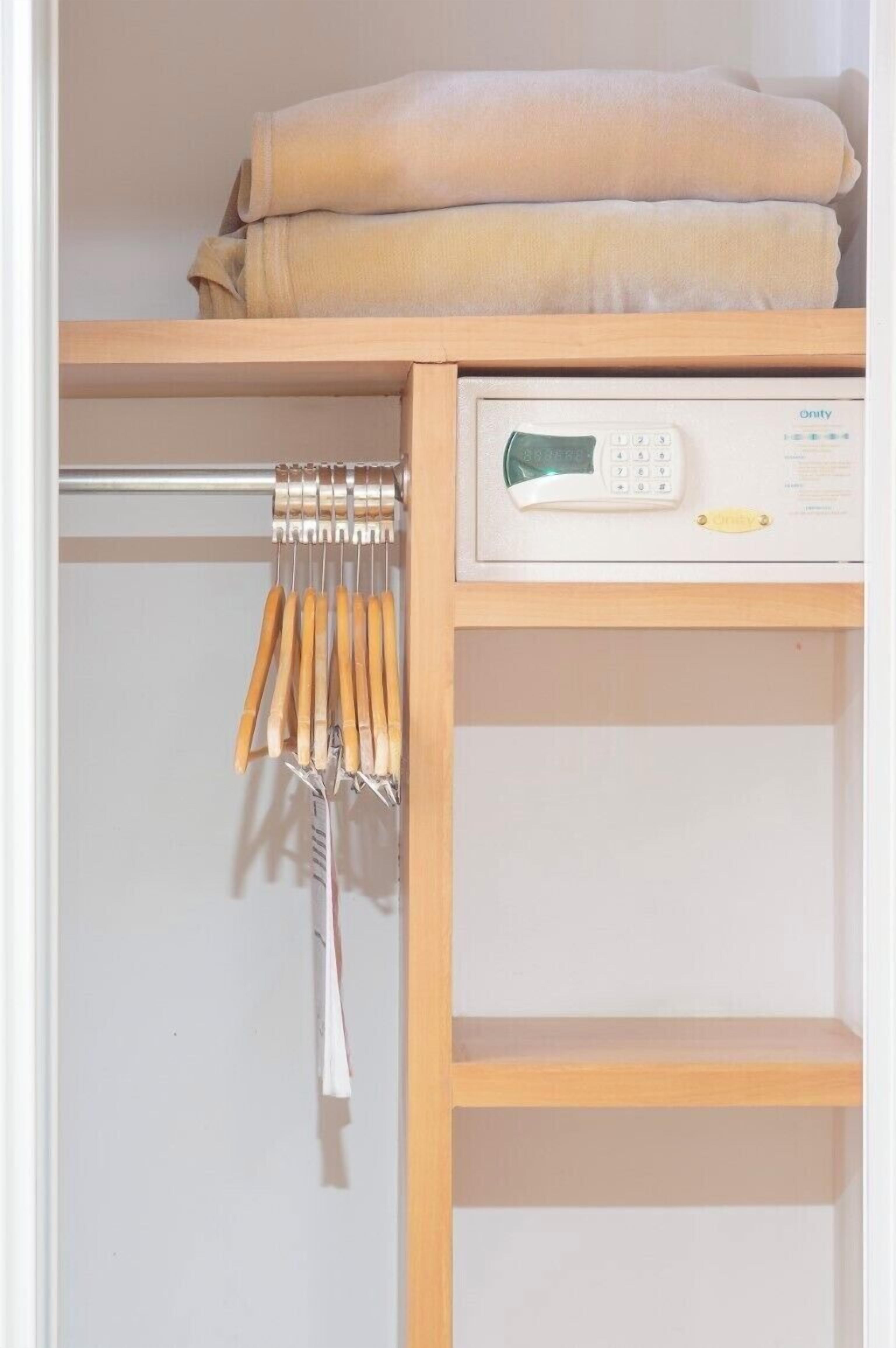 standard room | premium bedding, down duvets, minibar, in-room safe