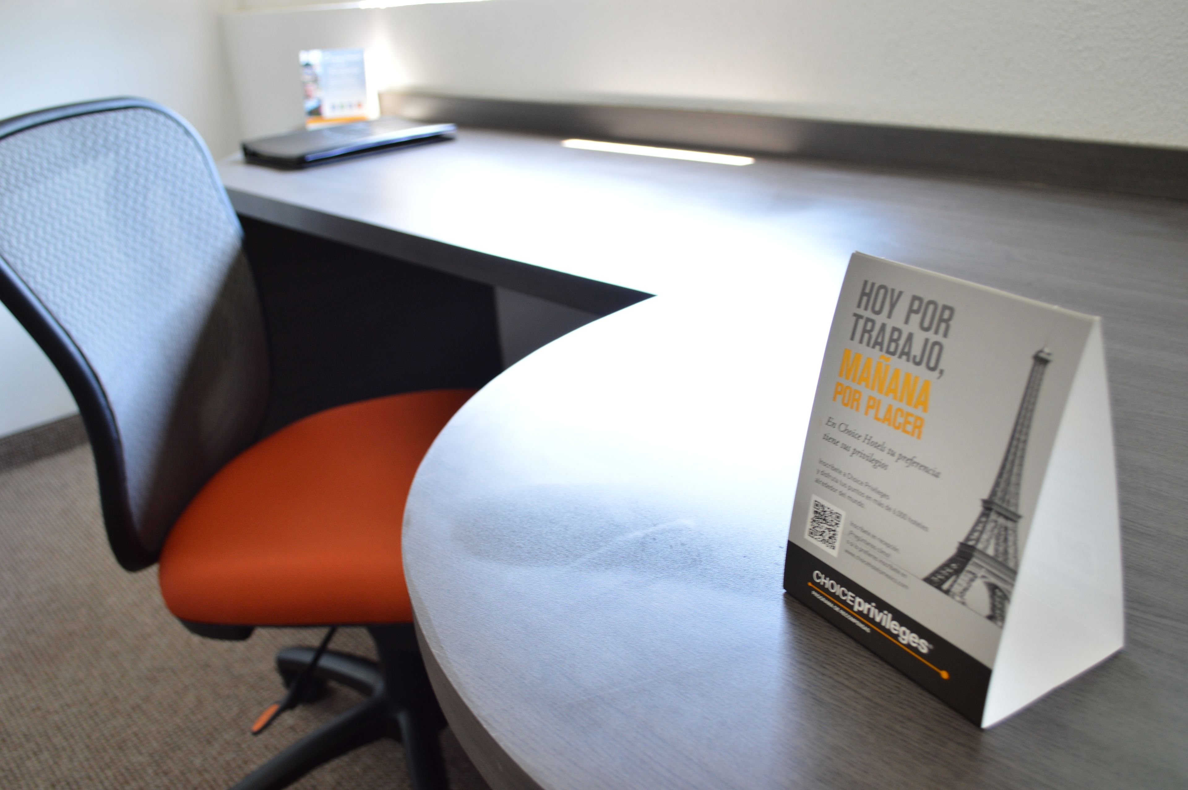 standard room, 1 queen bed, non smoking | business centre