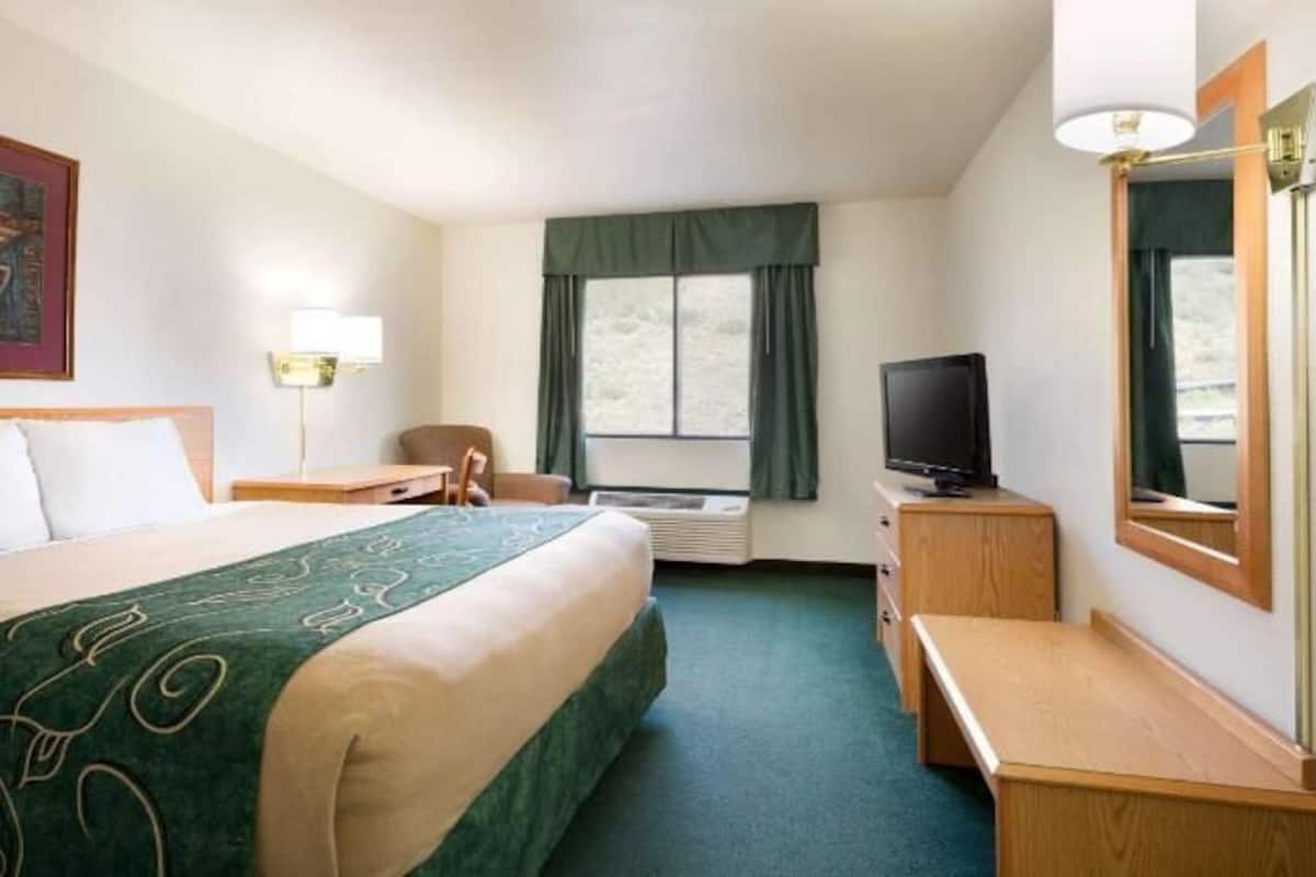 Desk, iron/ironing board, free cots/infant beds, free WiFi