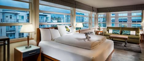 Junior Suite (Montlake) | Premium bedding, down comforters, pillowtop beds, in-room safe