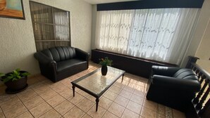 Lobby sitting area - Hotel Casa Real Zacatecas (Guadalupe)