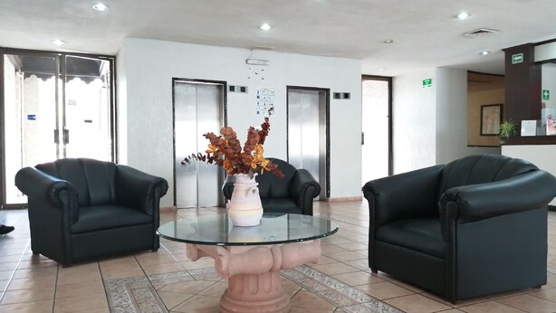 Lobby sitting area - Hotel Casa Real Zacatecas (Guadalupe)