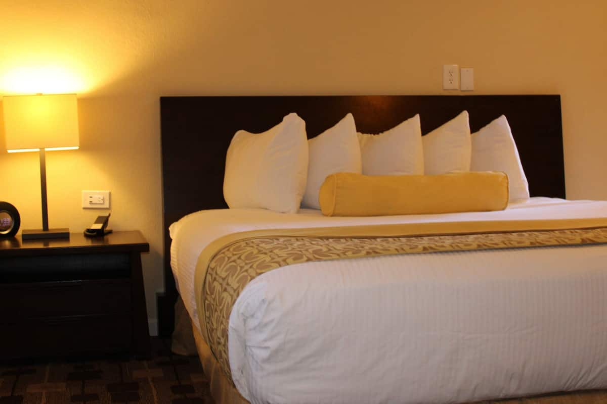 Room, 1 King Bed, Accessible, Non Smoking | Premium bedding, pillow-top beds, in-room safe, desk