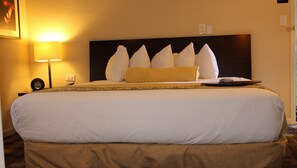 Room, 1 King Bed, Accessible, Non Smoking | Premium bedding, pillowtop beds, in-room safe, desk