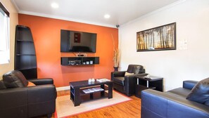 Suite, 1 très grand lit et 1 canapé-lit, non-fumeurs, réfrigérateur et four à micro-ondes | Literie de qualité supérieure, surmatelas