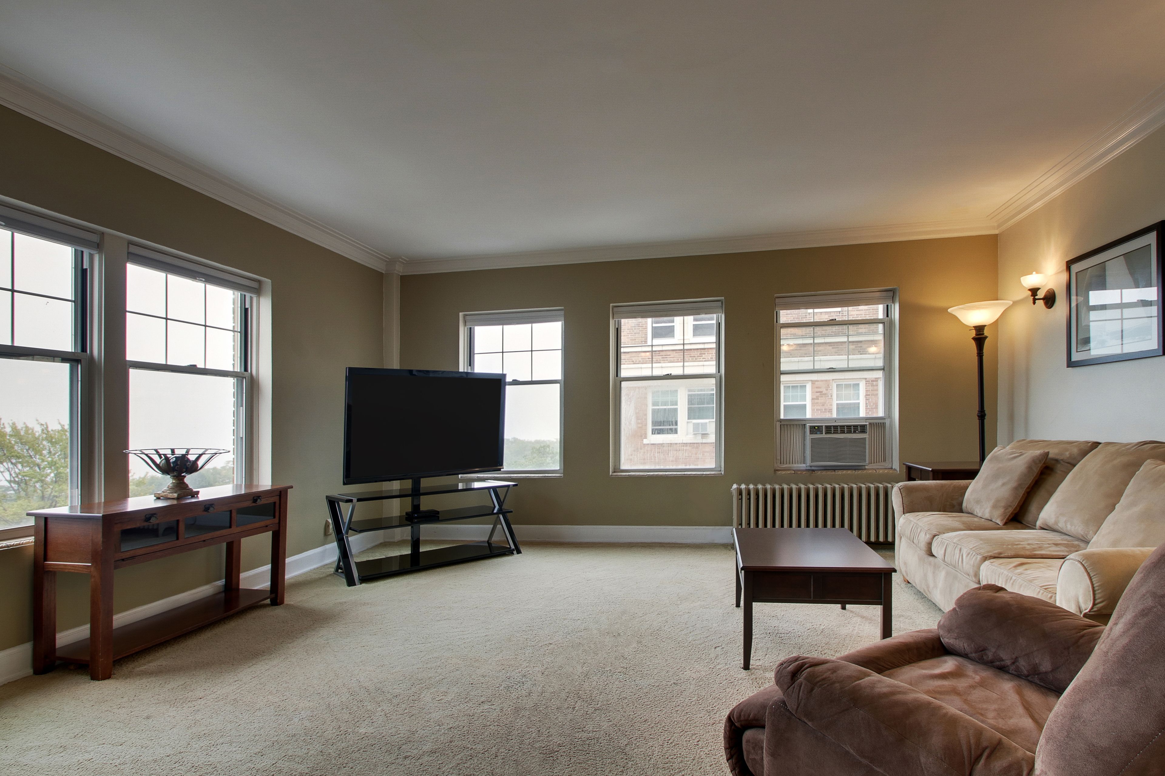 deluxe suite, 1 bedroom, lake view | living area | flat-screen tv