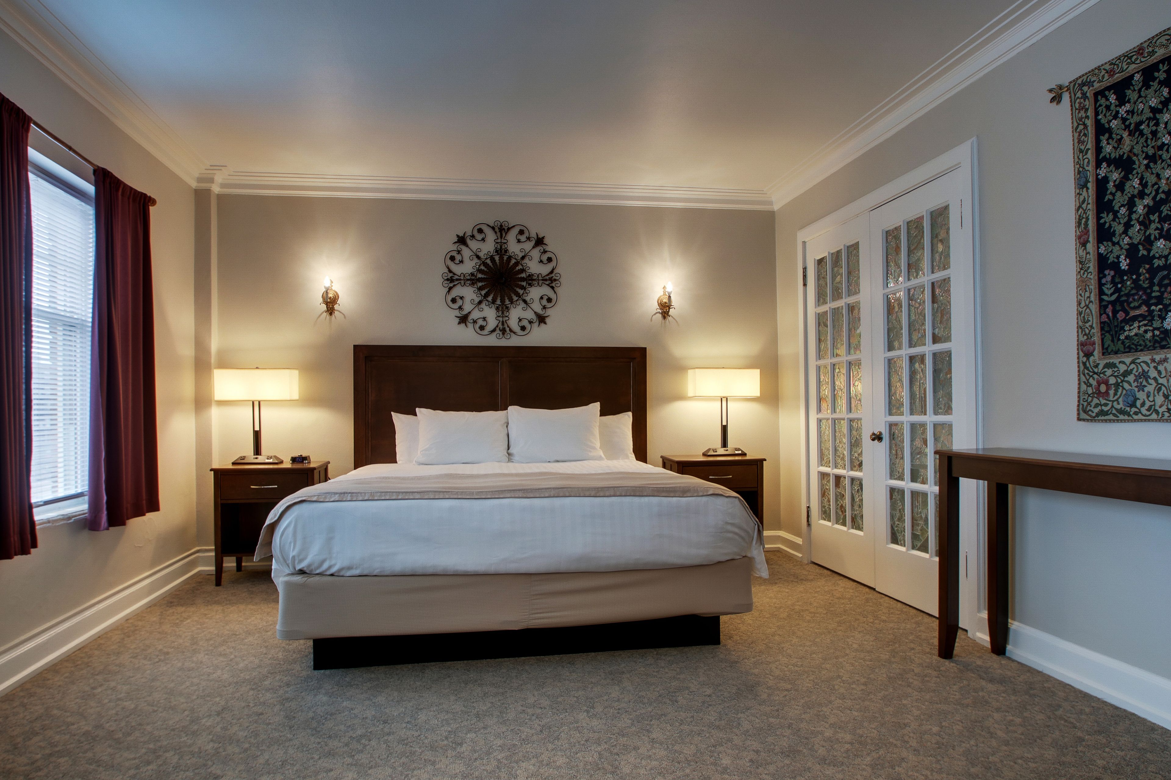 Deluxe Suite, 1 Bedroom, City View | Desk, iron/ironing board, free WiFi, bed sheets