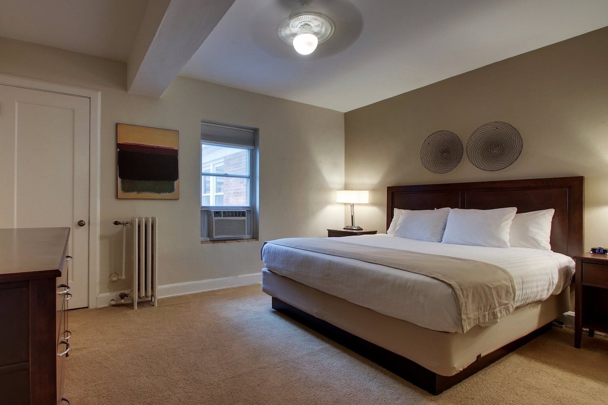 Deluxe Suite, 1 Bedroom, Lake View | Desk, iron/ironing board, free WiFi, bed sheets