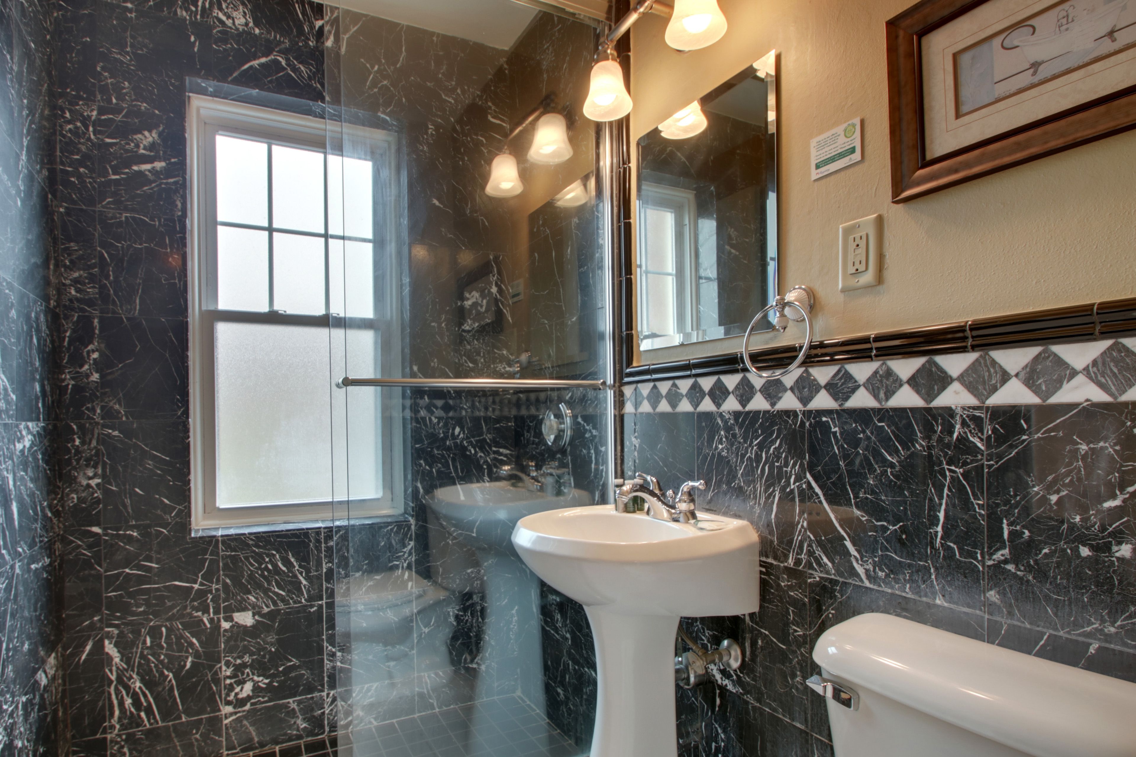 romantic suite, 1 bedroom, jetted tub, city view | bathroom | combined shower/bathtub, free toiletries, hair dryer, towels