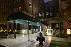 Front of property - evening/night - The Knickerbocker on the Lake (Milwaukee)