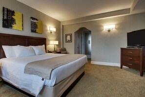 Standard Room | Premium bedding, individually decorated, individually furnished, desk - The Knickerbocker on the Lake (Milwaukee)