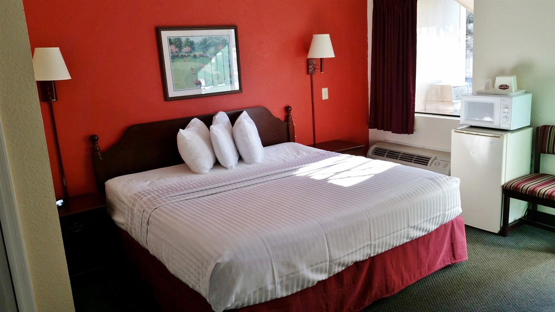 Pillowtop beds, desk, iron/ironing board, free WiFi