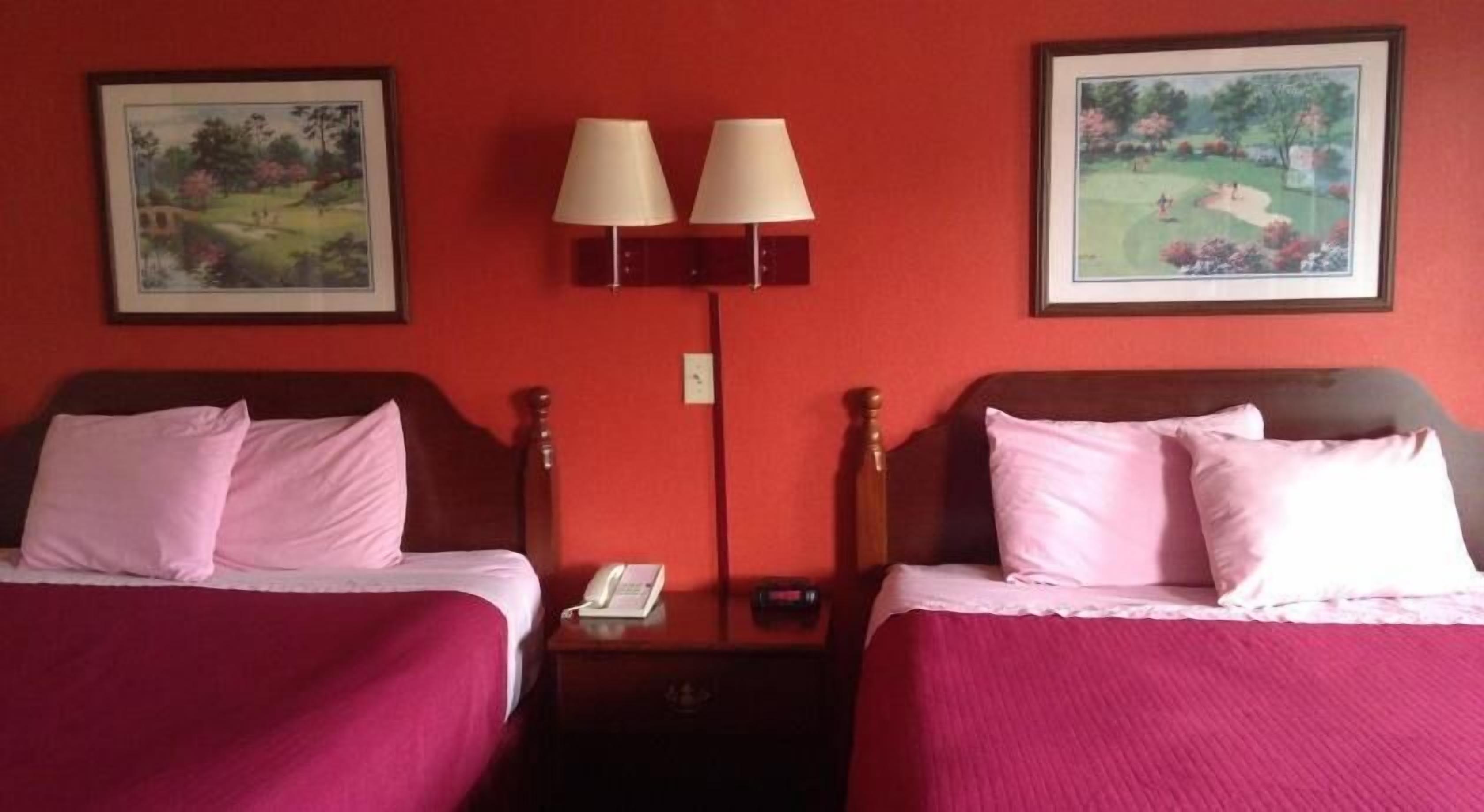 Pillowtop beds, desk, iron/ironing board, free WiFi