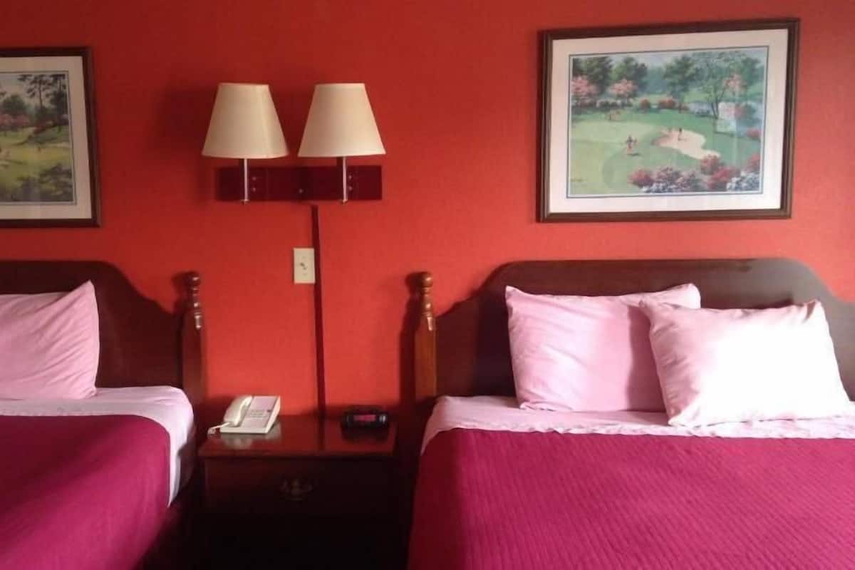 Pillowtop beds, desk, iron/ironing board, free WiFi