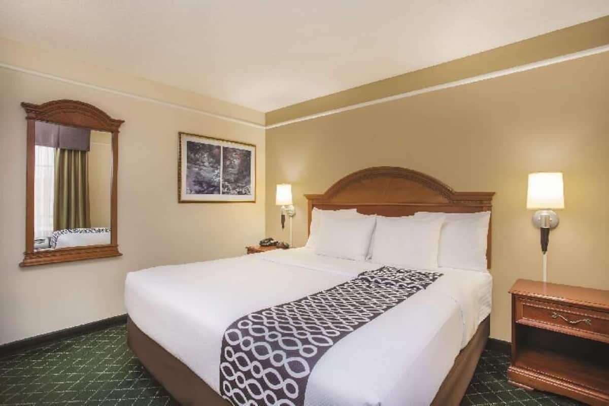 Ropa de cama de alta calidad y escritorio