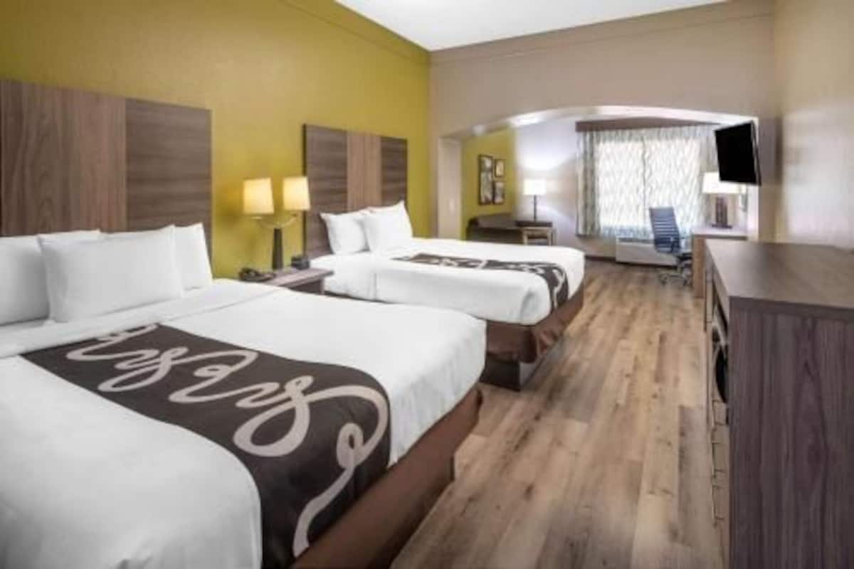 Ropa de cama de alta calidad y escritorio