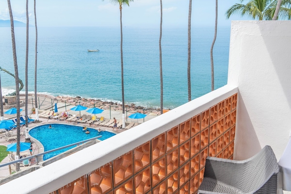 标准房, 2 张双人床, 部分海洋景观 | 露台