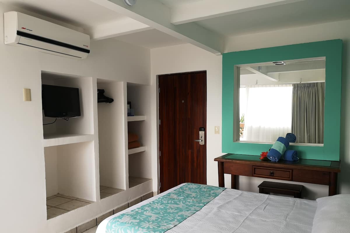 Premium bedding, in-room safe, desk, iron/ironing board