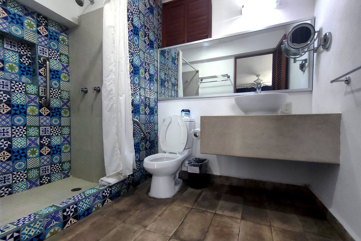 standard room, 2 double beds, ocean view | bathroom | shower, free toiletries, towels, soap