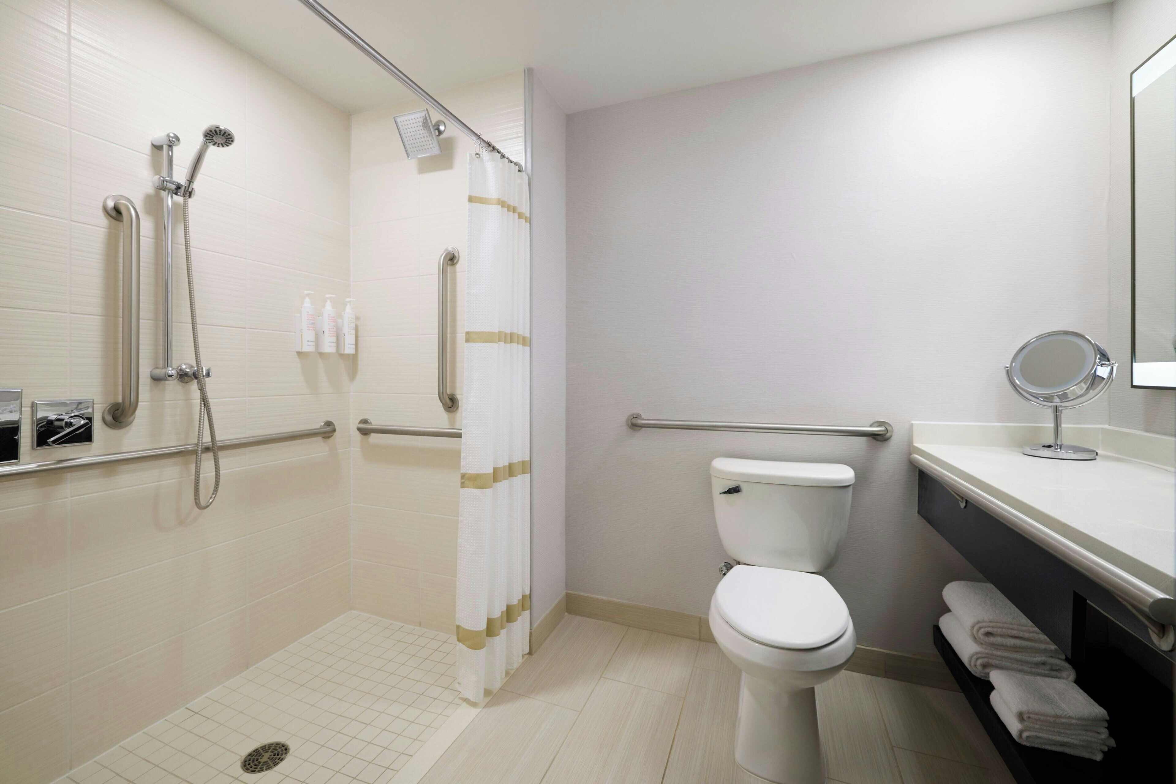 room, 1 king bed, non smoking | bathroom | combined shower/bathtub, designer toiletries, hair dryer, towels